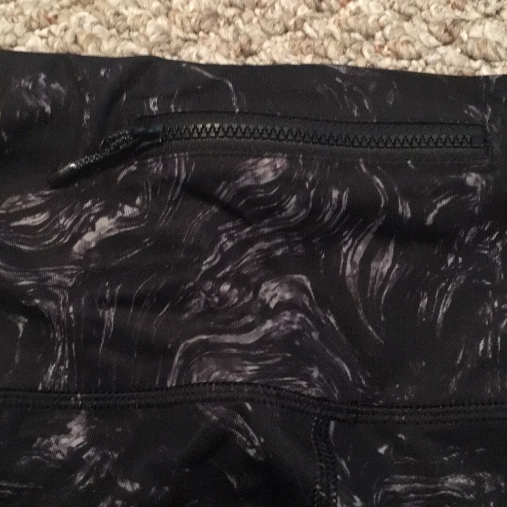 Lululemon cropped pants size 6 - Picture 8 of 8